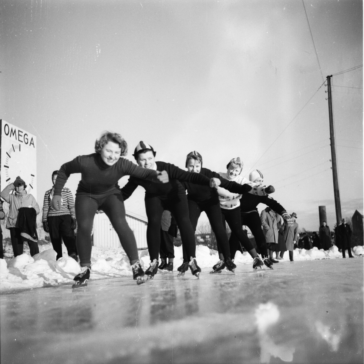 Vardens arkiv. "Skøyteløp på Herkules"  31.01.1954