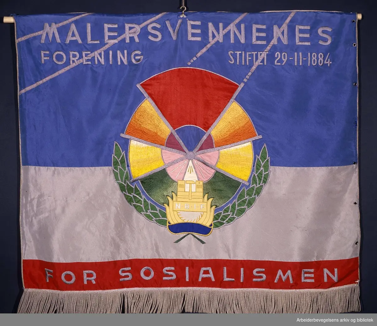 Malersvennenes forening, Oslo.Stiftet 29. november 1884..Forside..Fanetekst: Malersvennenes forening.Stiftet 29 - 11 - 1884.NBIF.For sosialismen