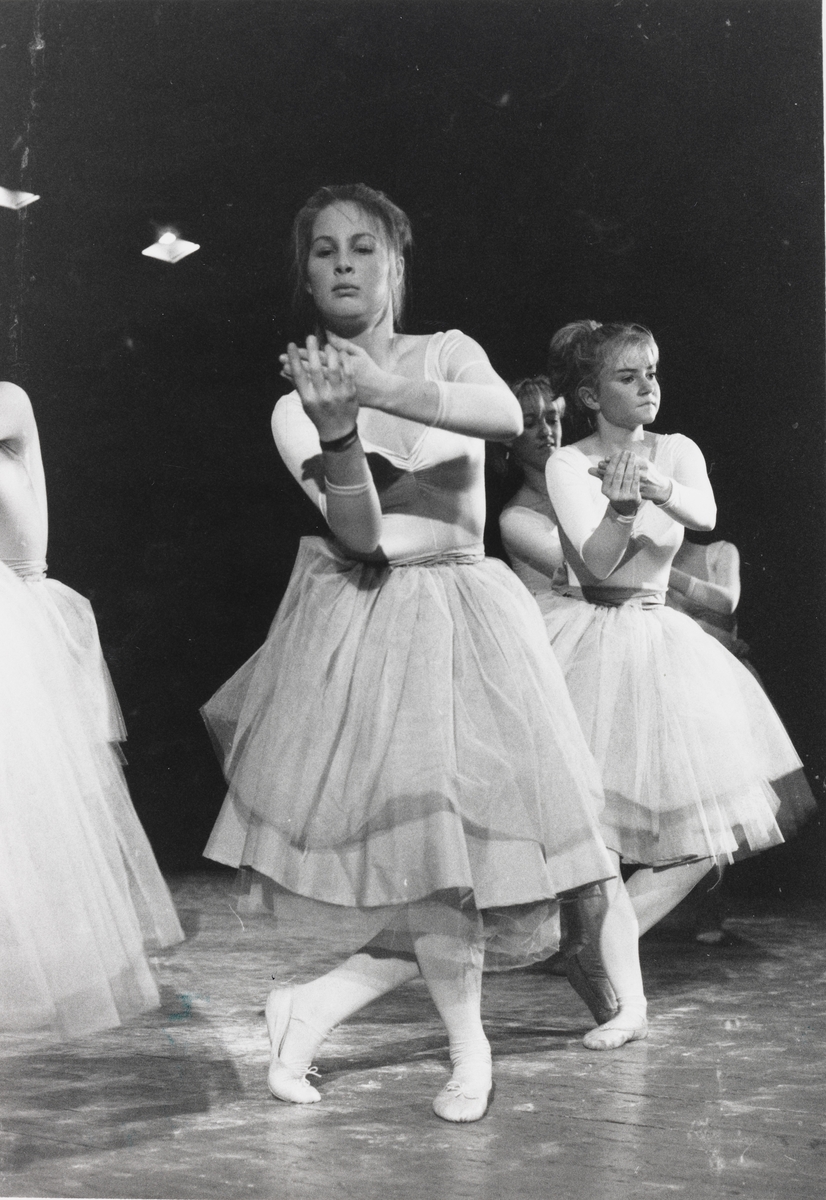 Ballettforestilling i Mona Løbergs ballettskole i Nittedal