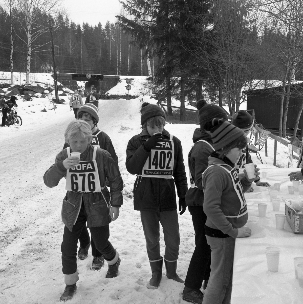 Edafejden: En motionstävling för alla som gick mellan Åmotfors och Charlottenberg. Bilden från den 6 mars 1971 är tagen vid Lerot badplats vid Bysjön. Järnvägsundergången mot Vittensten syns i bakgrunden.