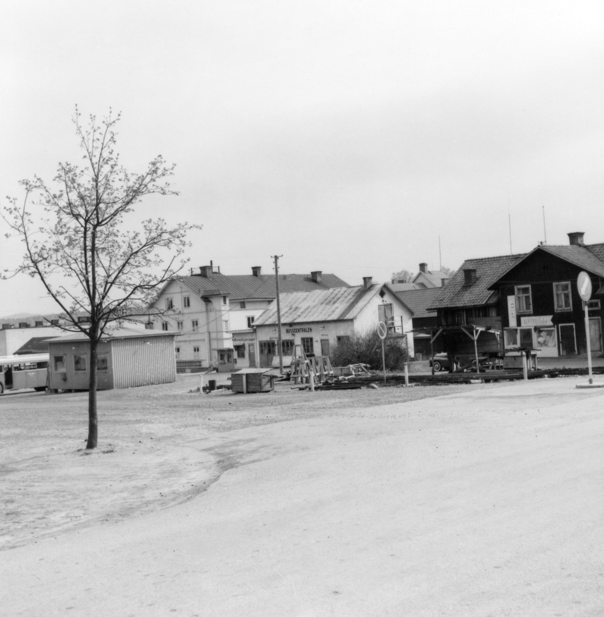 Någonstans i Värmland - från slutet av 1950-talet: Torsby. Lämna gärna en kommentar om du vet något om bilden.