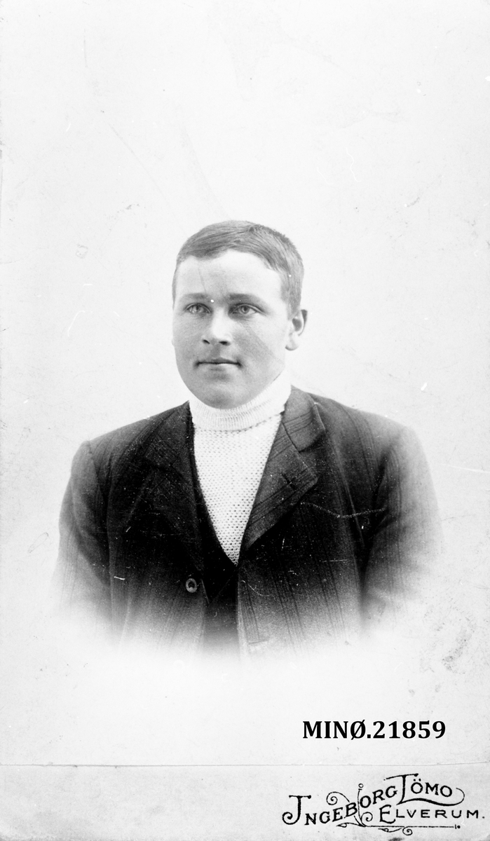 Portrett av ung mann - Helge Langeggen