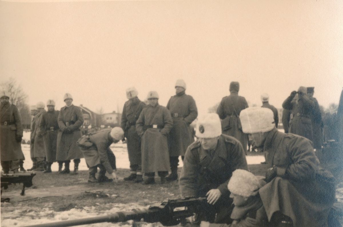 ...kiskt [oläsligt] pansarvärn i Kalmar 1941.
Militärövning.