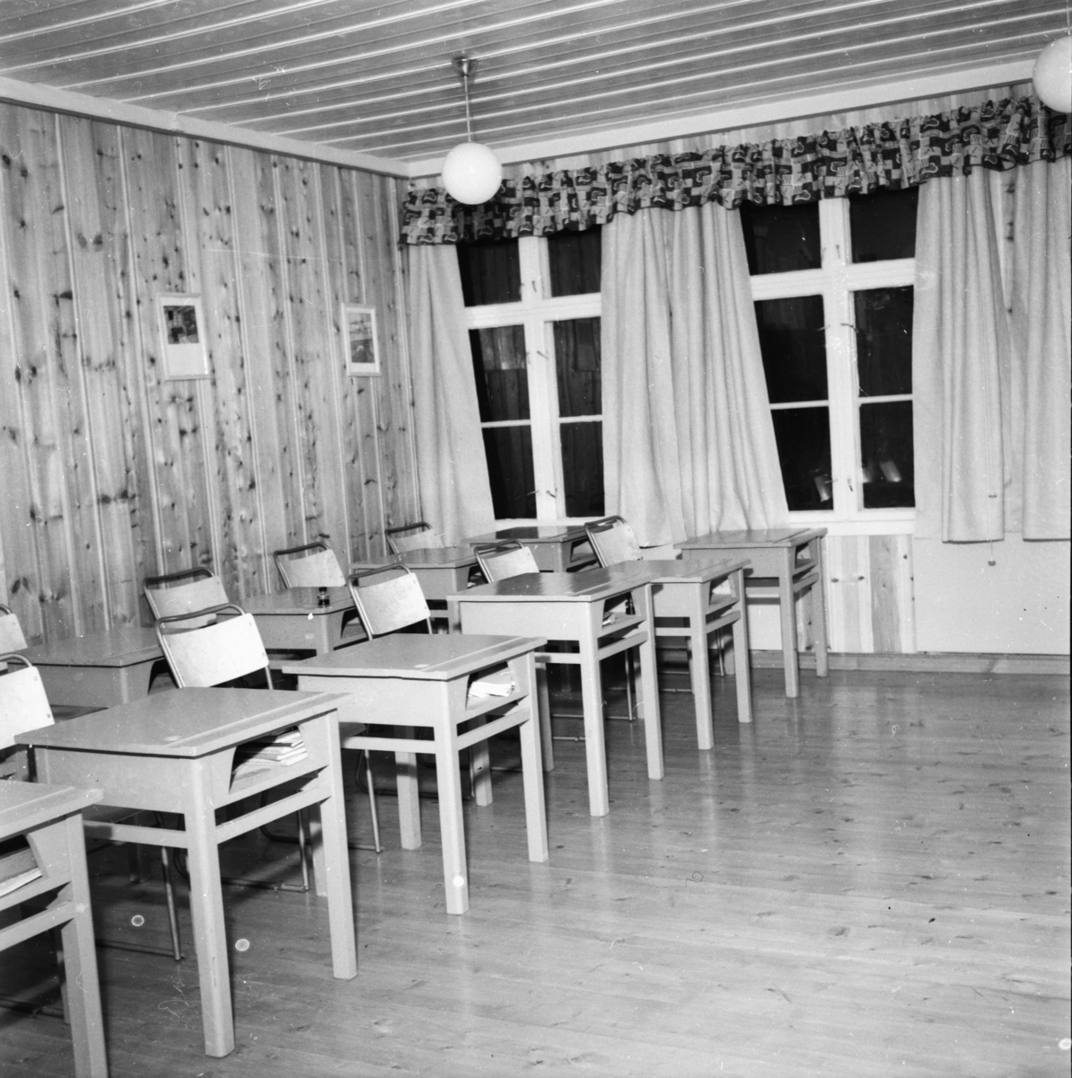 Vardens arkiv. "Åpningen av Raulandshuset" 09.01.1954