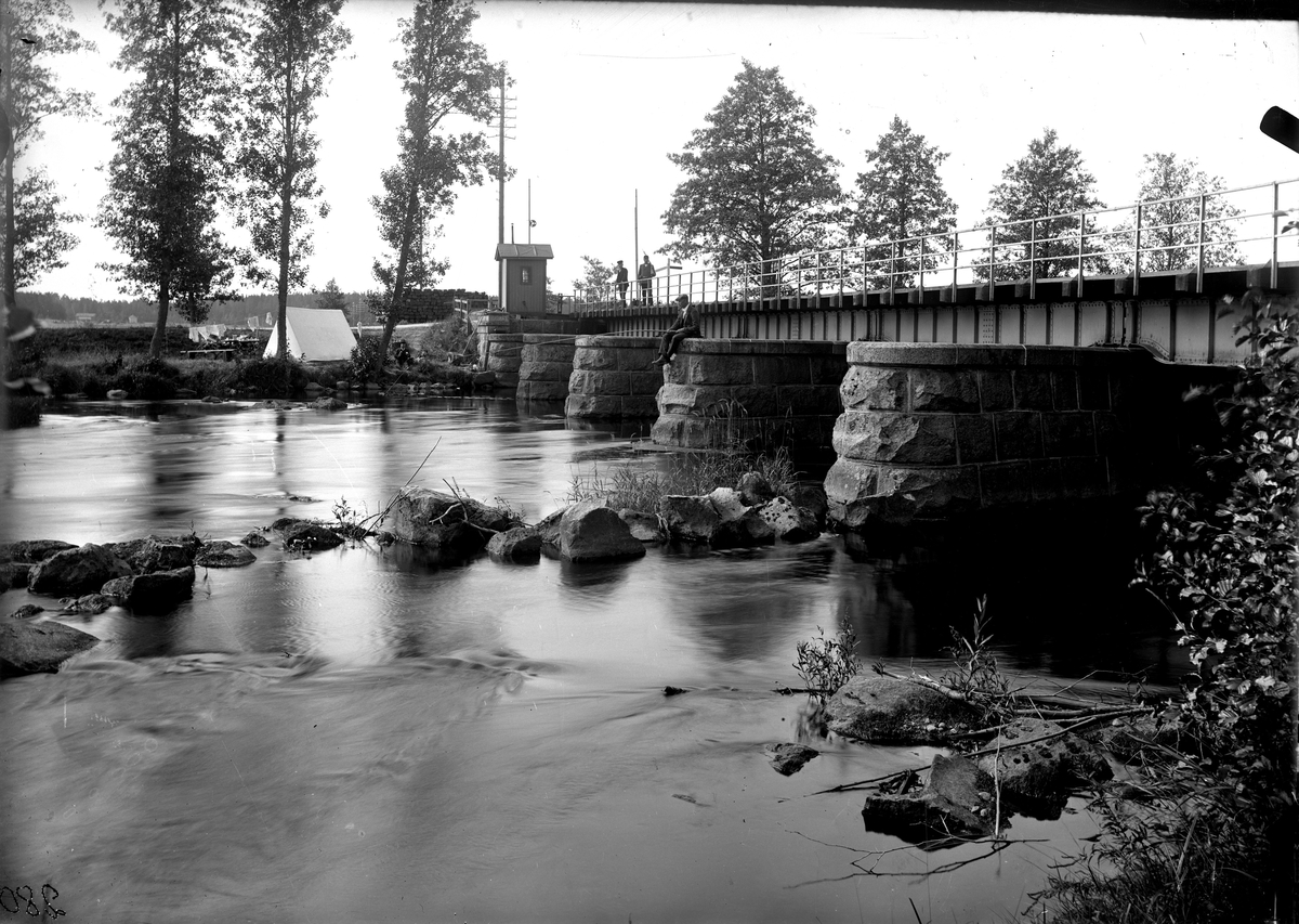 Järnvägsbron vid Östuna 1918-1920.
Fotograf E Sörman.