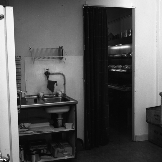 Kv. Magnus Smek, Sandgärdsgatan 11, Hovs bageri interiör. Fotograf: S.Selling, juni 1965.