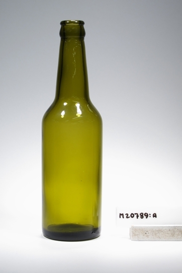 Färgprov, Norra vannan, 1949-08-24.
Cylindrisk.
Grön.
Etikett med text. Se "Signering, märkning" 1) ovan.
Stämpel i botten. Se "Signering, märkning" 2) ovan.
Inskrivet i huvudkatalogen 1968.
Funktion: Färgprov vid tillverkning av flaskor.
