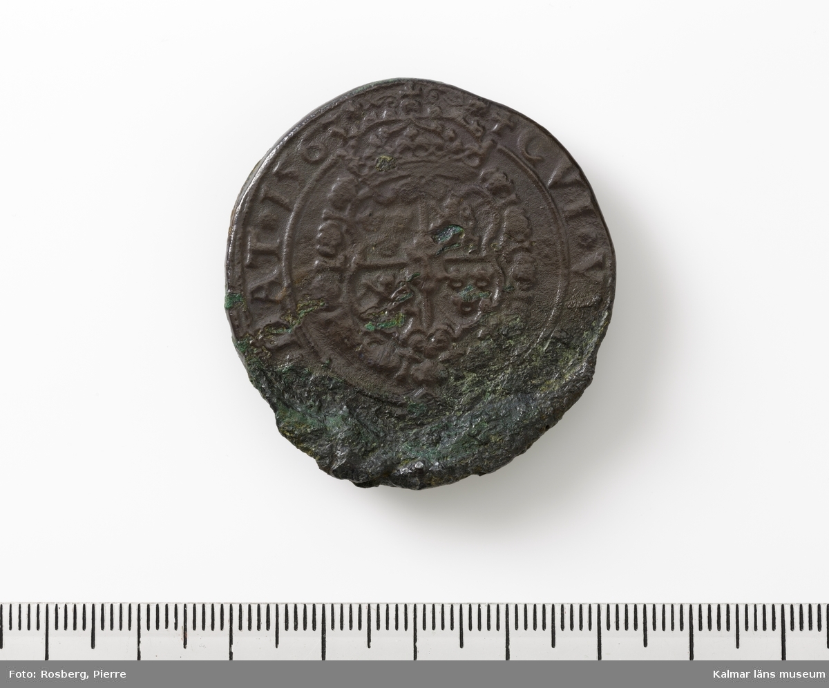 KLM 45328:1 Mynt, av silver. En daler 1563. Erik XIV. På åtsidan kungens bild, på frånsidan stora riksvapnet.
