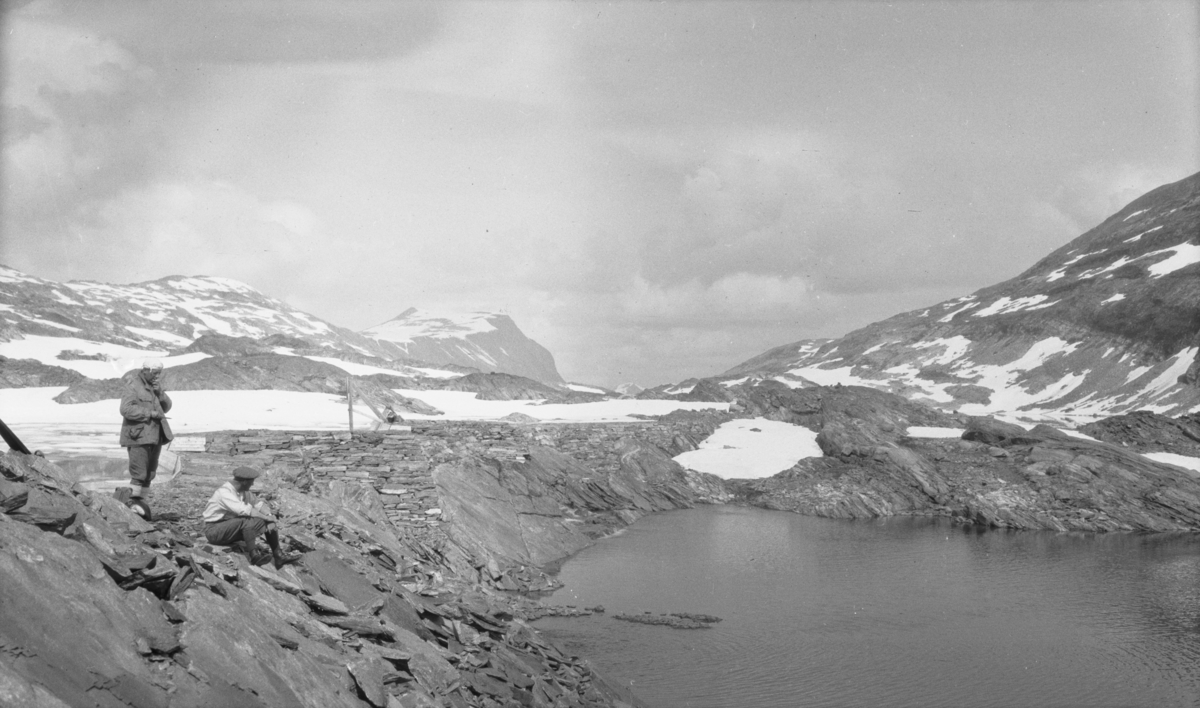 Tafjord Kraftanlegg, Tafjordvassdraget, 1926. Dammer i Viksvatn og Onilsavatn. Tappetunnel Heimste Veltdalsvatn