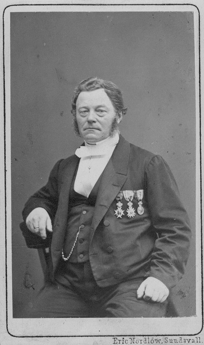 Johan Wilhelm Bergström, f. Sthlm 1812 2/4, d. 14/4 1881. Var entreprenör för vattenledningsarbetet i Gefle.
Sv Minnestr. vid Sthlm stads 50 års Jublileum.