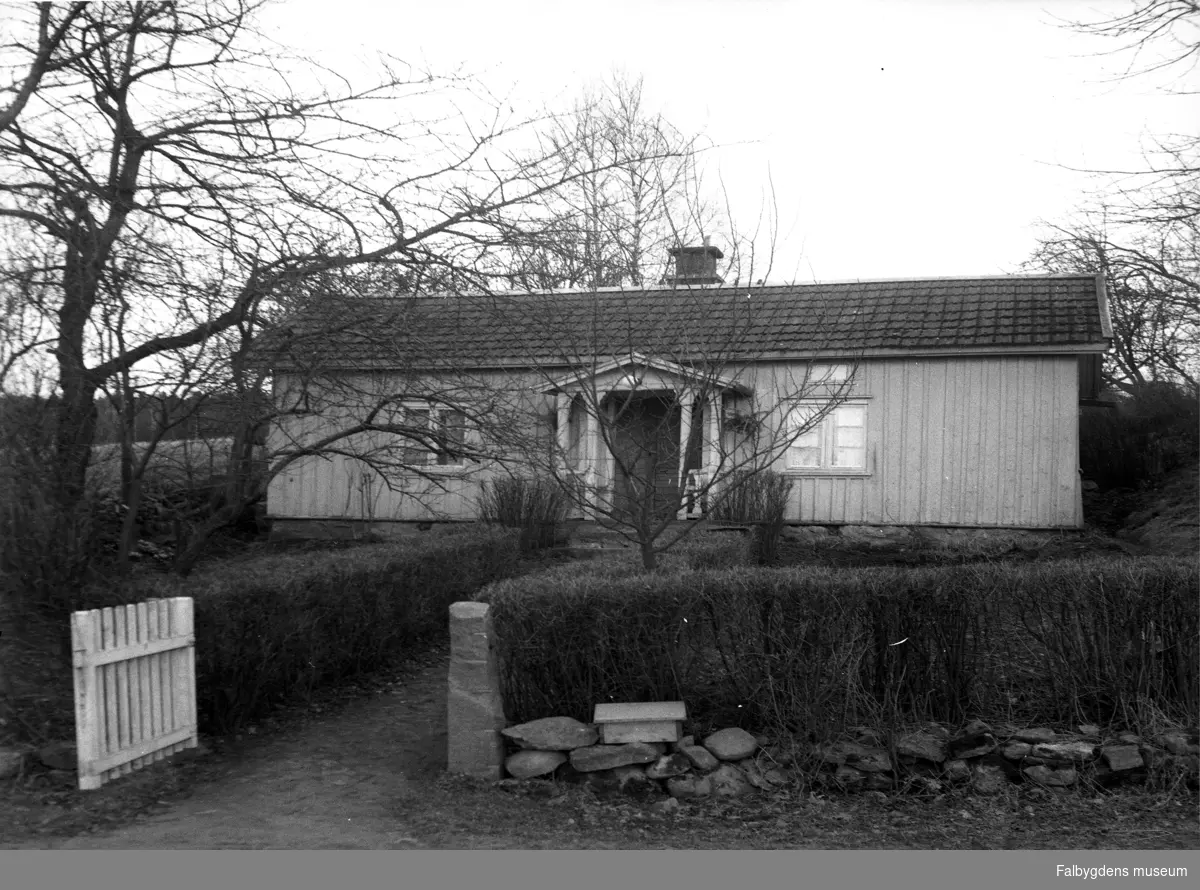 Assar Blombergs stuga i Rödesten sockenattmänningen, Ryggåsstuga Ägt av J.U.F. Filadelfia Ugglum Ugglumsfornstuga (Flakebergsstugan).