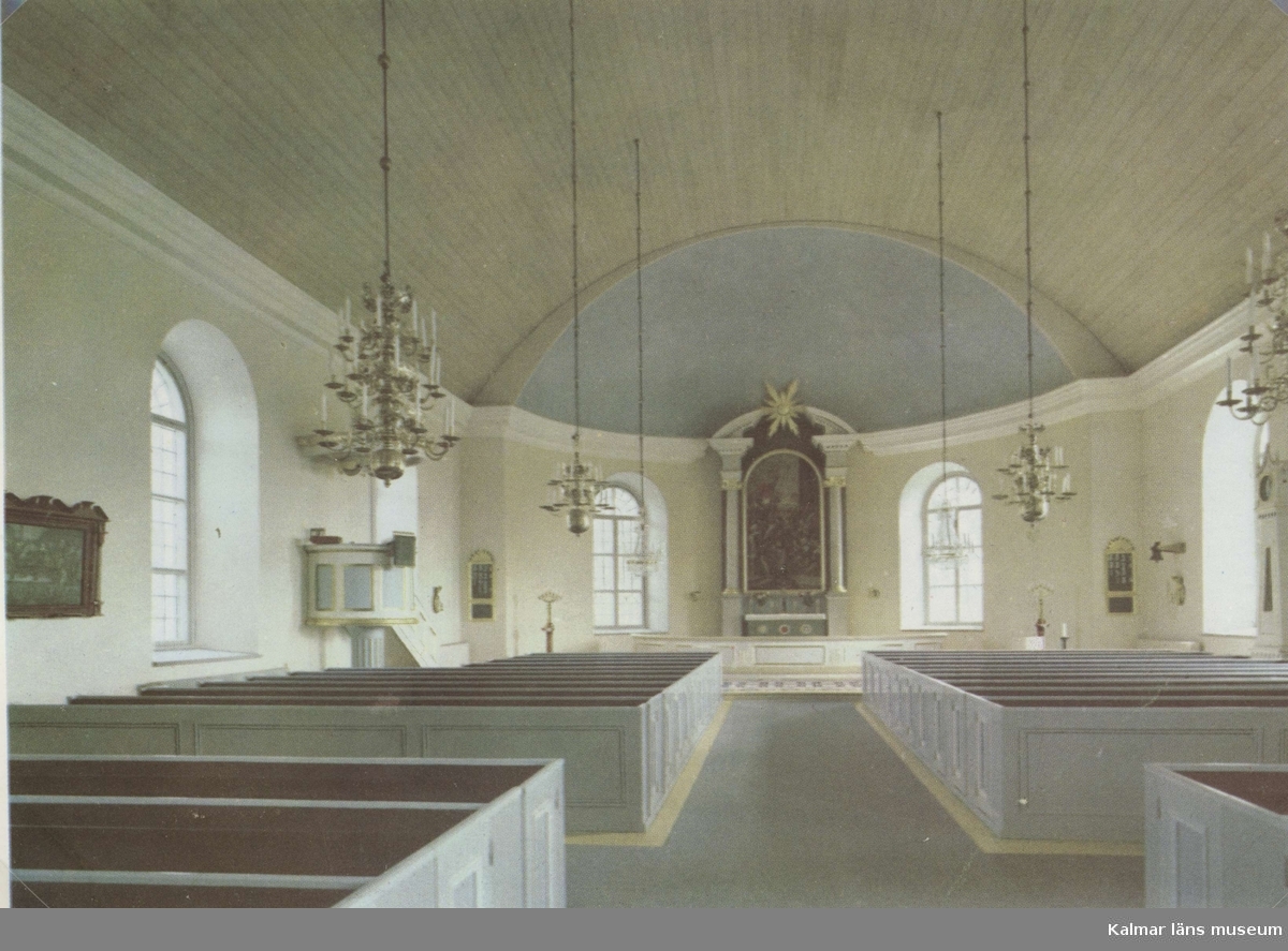 Vykort föreställande långhuset i Bäckebo kyrka.