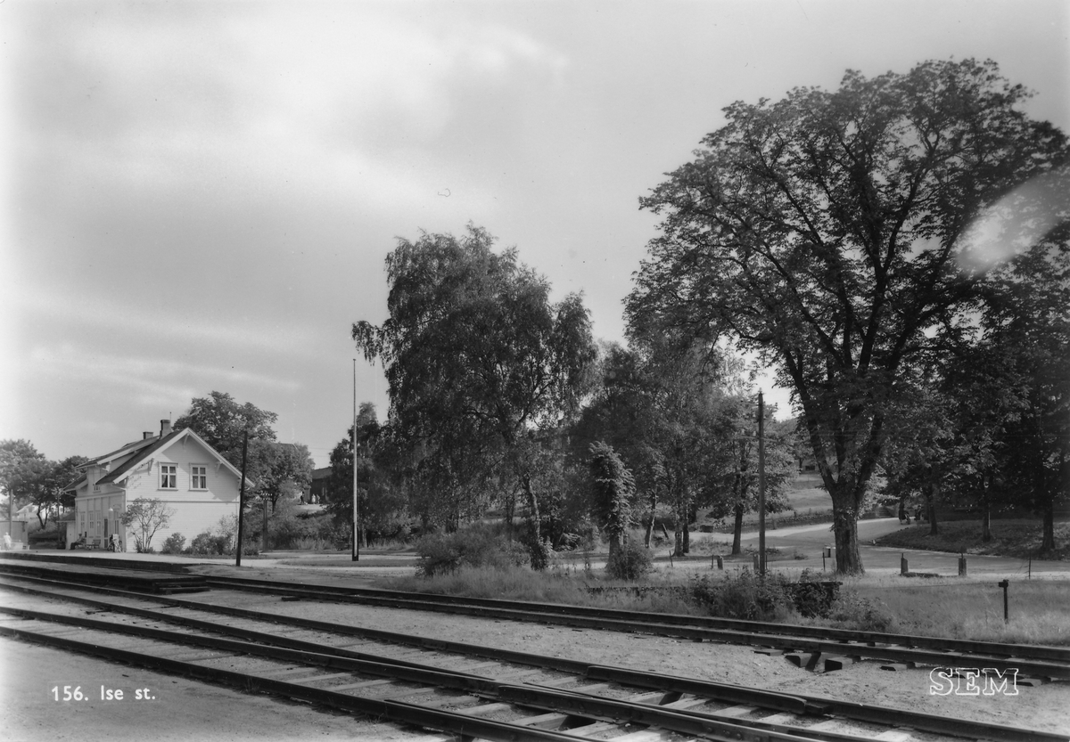 Fra Ise jernbanestasjon på Østfoldbanens østre linje.