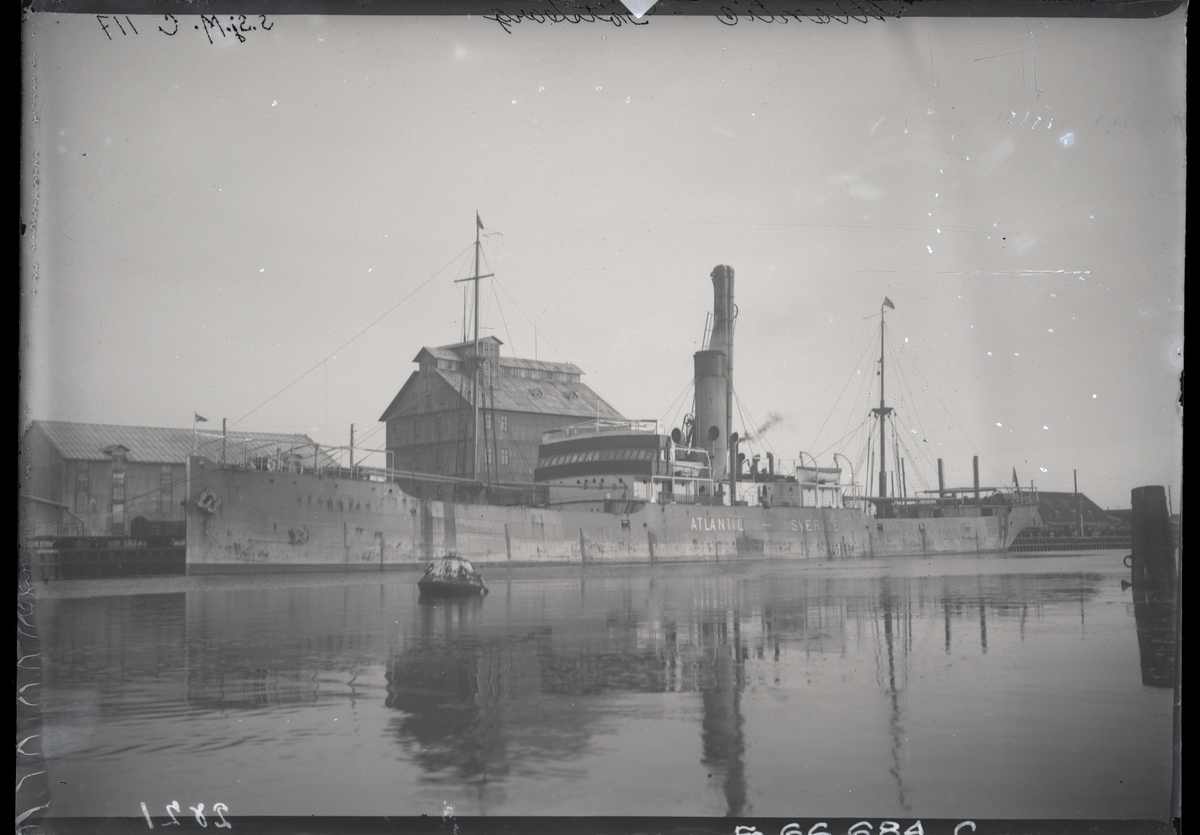 Lastångfartyget ATLANTIC av Göteborg i Åhus, den 3 dec. 1918.