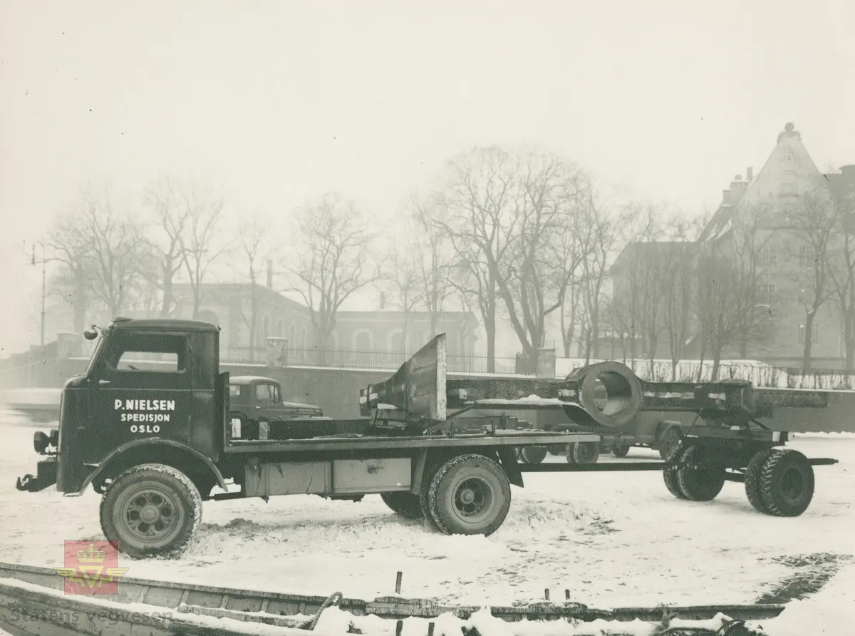 Transport. FWD bulldogbil tilhørte P. Nielsen Spedisjon som utførte transport i Oslodistriktet.
