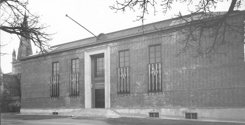 Hovedbygning Bispegata, fasade, 1930 (Foto/Photo)