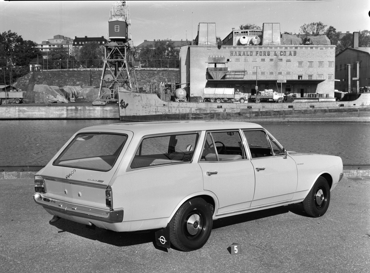 Typbesiktning. Opel (066266-0). >>