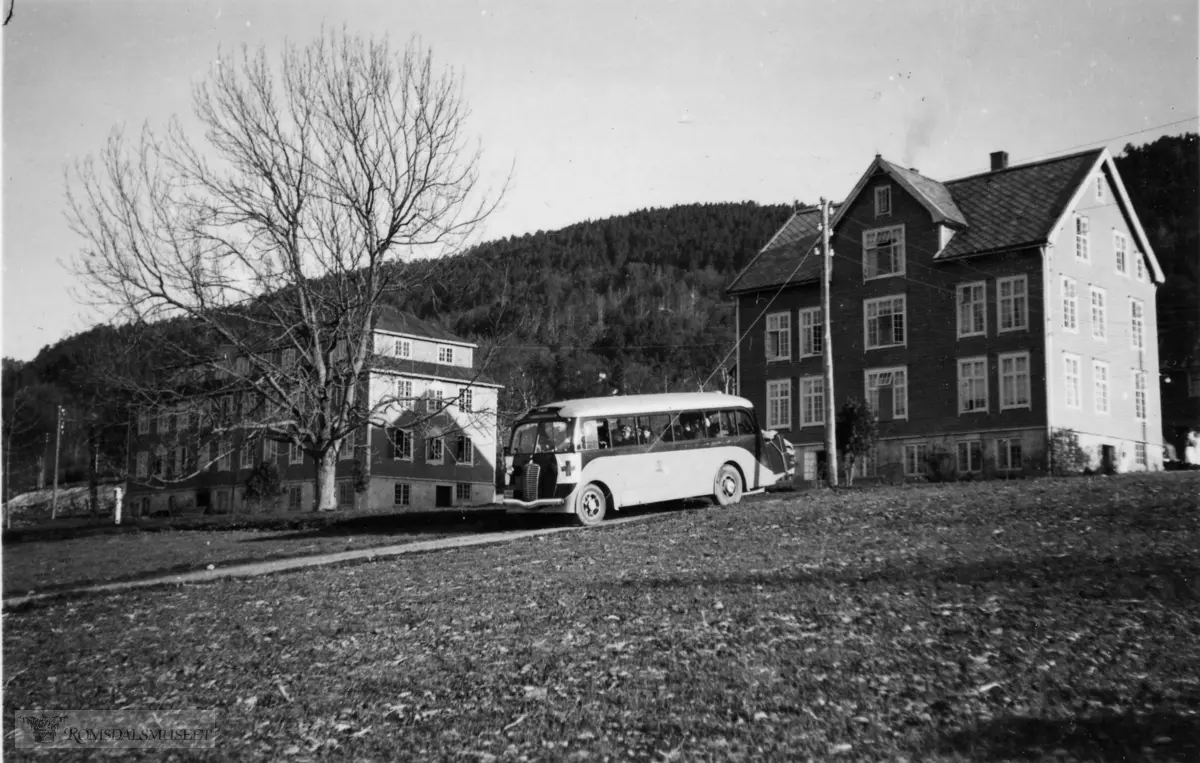 "Møre og Romsdal arbeidsskole".."I landflyktighet 15.04.1940 til 15.06.1940"..Møre og Romsdal arbeidsskole.."Trepekkarn"..Skolen ble etablert på Bjørset i 1915..(Se Romsdal Sogelag 1994)