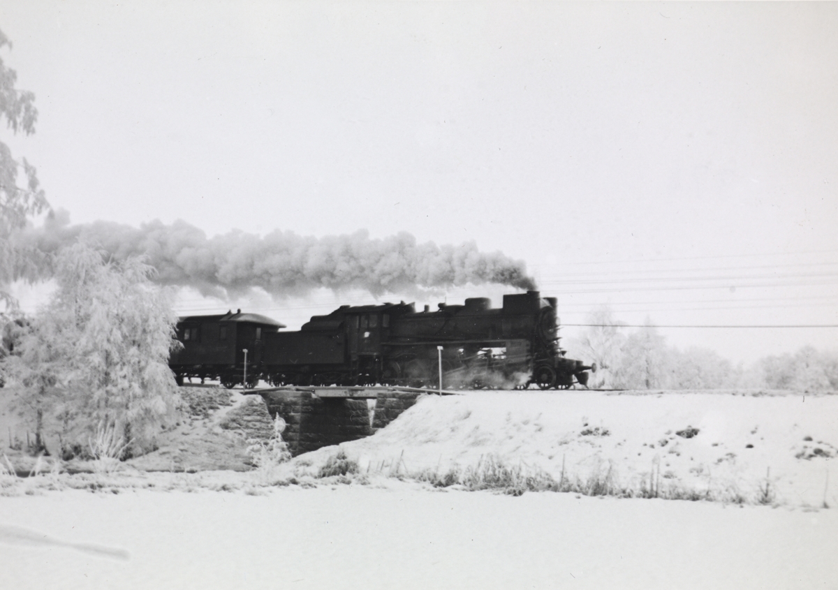 Damplokomotiv type 26c nr. 433 med godstog på Solørbanen