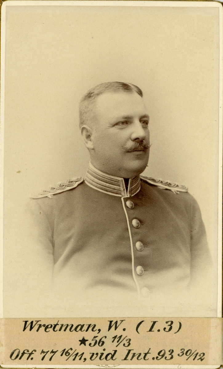 Porträtt av Waldemar Wretman, officer vid Livregementets grenadjärkår I 3 och Intendenturkåren.
Se även AMA.0009210.