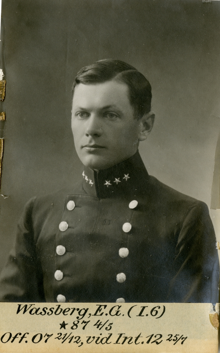 Porträtt av Erik Gösta Wassberg, officer vid Västgöta regemente I 6 och Intendenturkåren.