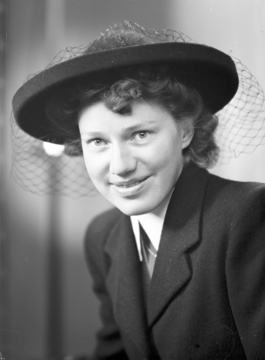 Fröken Greta Roos, Runda vägen 12, Gävle. 19 maj 1943.