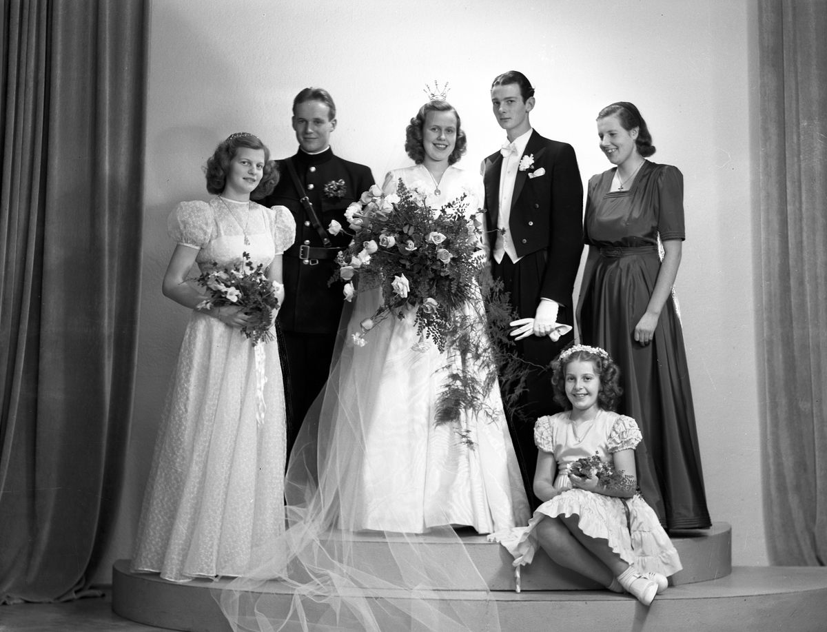 Brudparet Roland Larsson, Gävle. 3 november 1945.