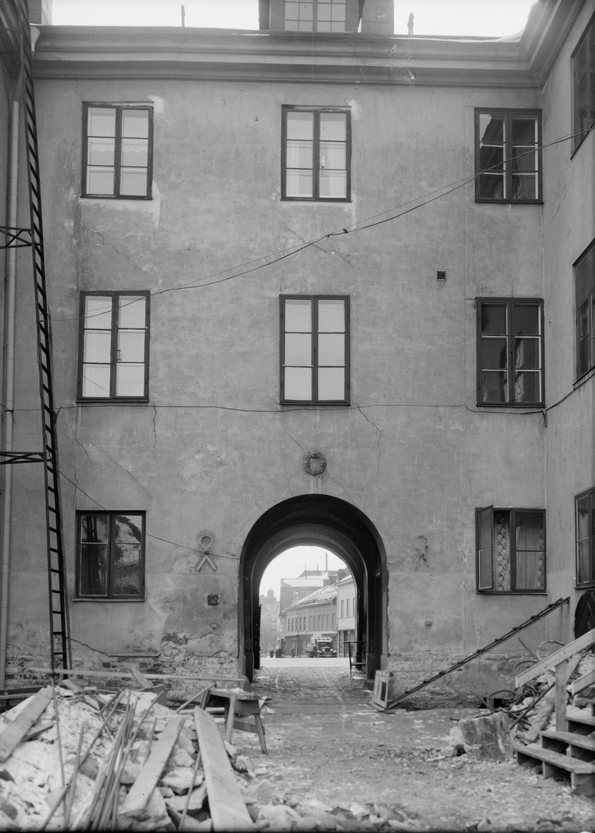 Gillbergska huset innan Genomfarten byggdes, kvarteret Holmen, Uppsala februari 1935