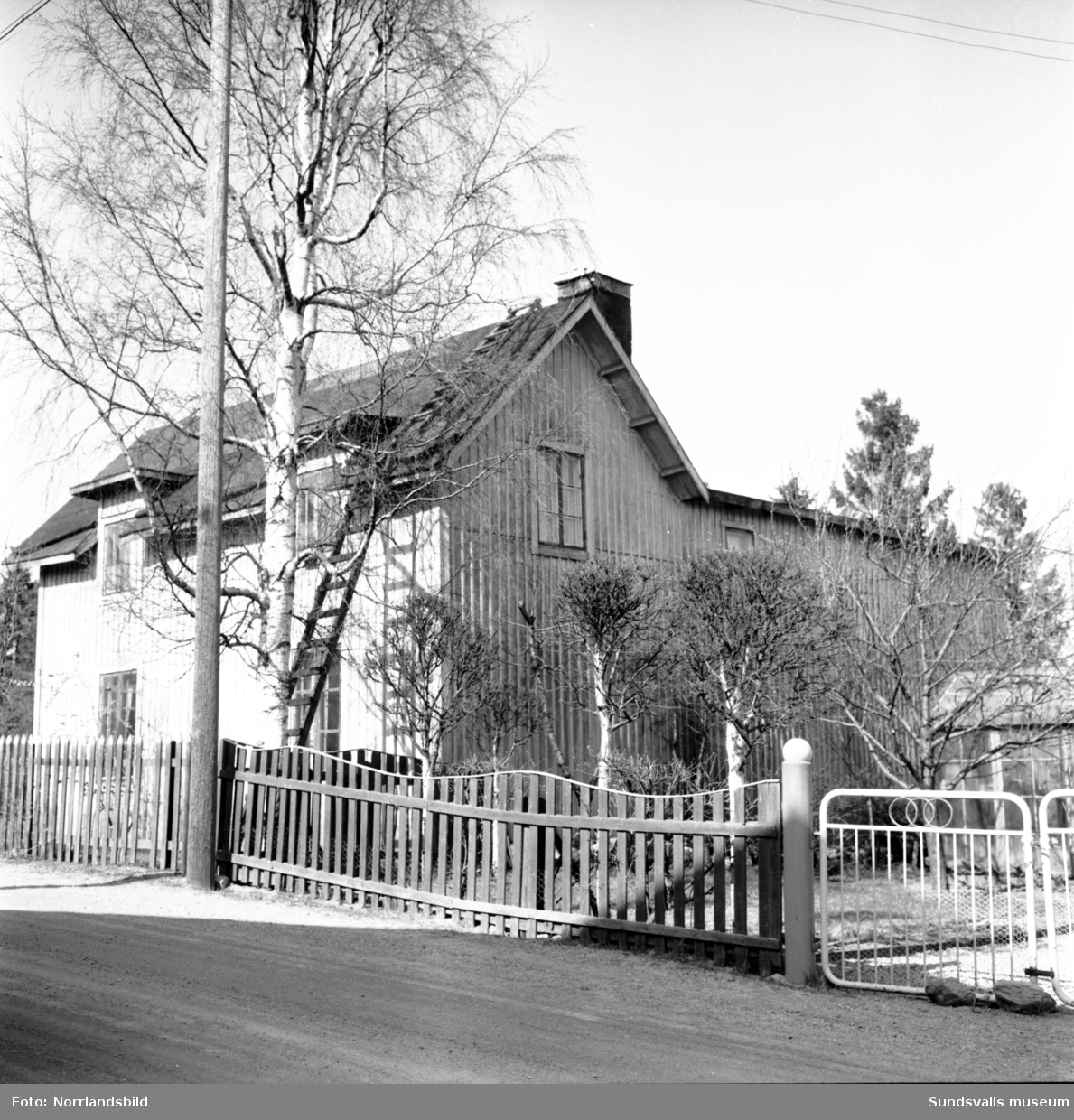 Bostadshus vid Krönvägen 10 i västra Skönsberg, som revs inför bygget av bostadsområdet vid Riddargatan.