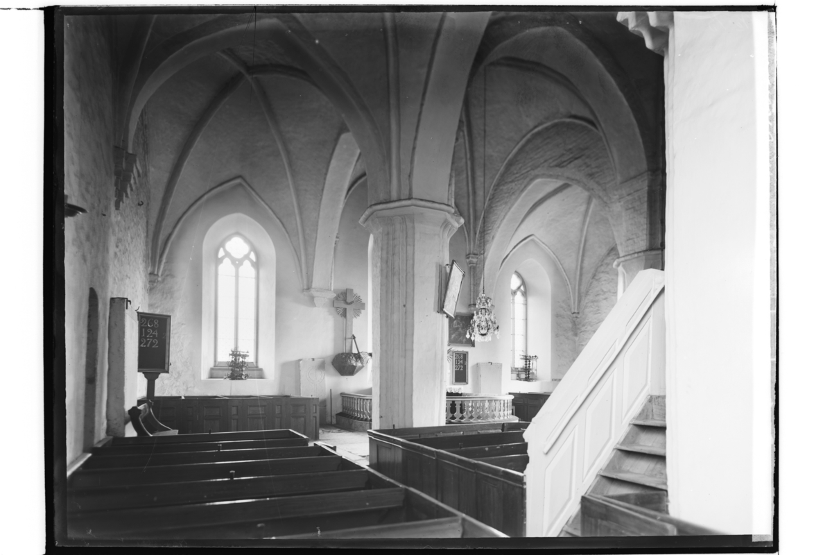 Sköllersta kyrka, interiör av kyrkorummet.