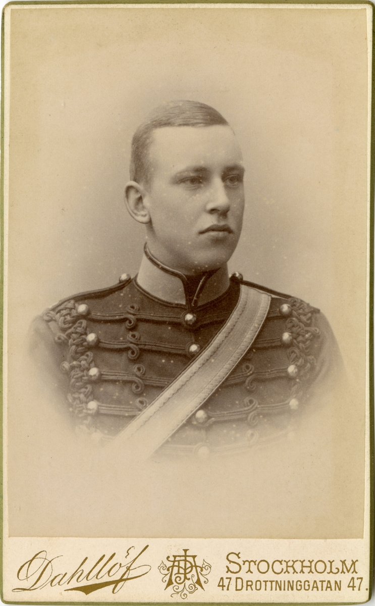 Porträtt av Sixten Theodard Matthiesen Way, officer vid artilleriregemente.