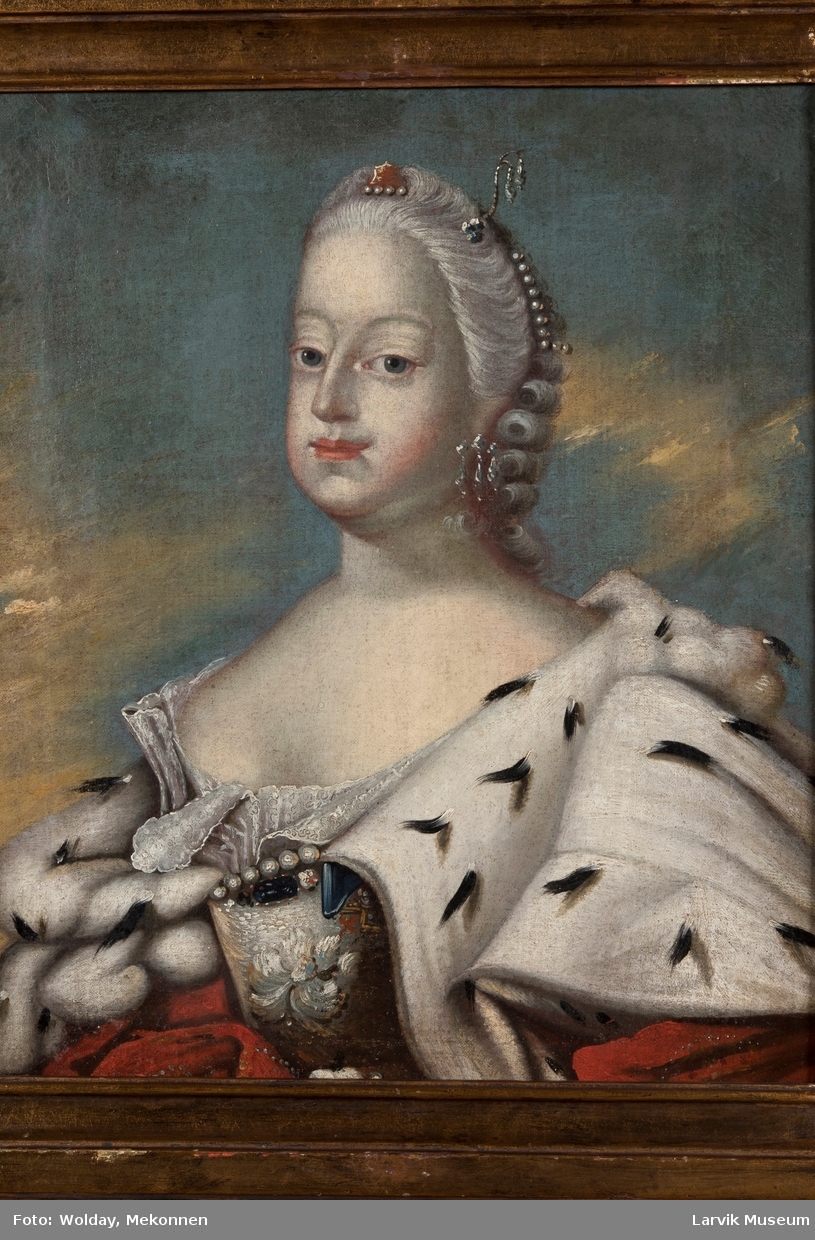 Dronning Louise med hermelinskappe og hvit kjole