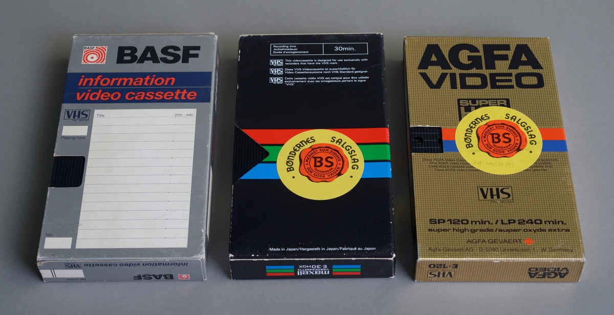 En samling videokassetter fra BS fra perioden 1985 - 1995. For oversikt over innhold se "Andre opplysninger".