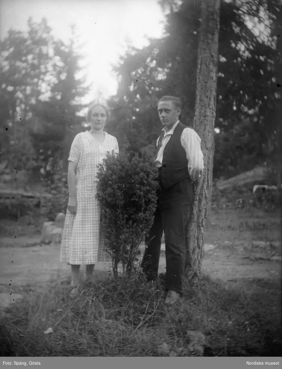 Gösta och Helga Spång, Skuru. Söndag 9 augusti 1925 kl 19:30.