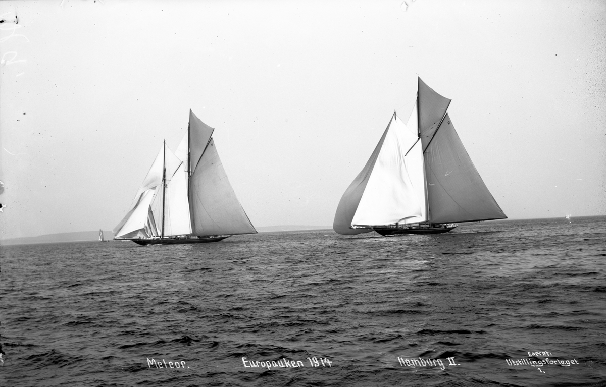 Seilbåter i regatta. 'Meteor' og 'Hamburg 2' i Horten under jubileumsregattaen i 1914