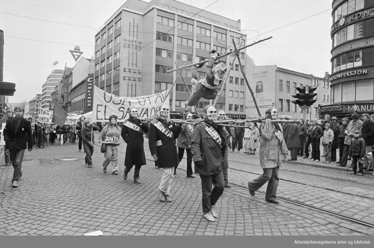 1. mai 1981 i Oslo.Faglig 1. mai-fronts tog.Parole: USA ut av El Salvador