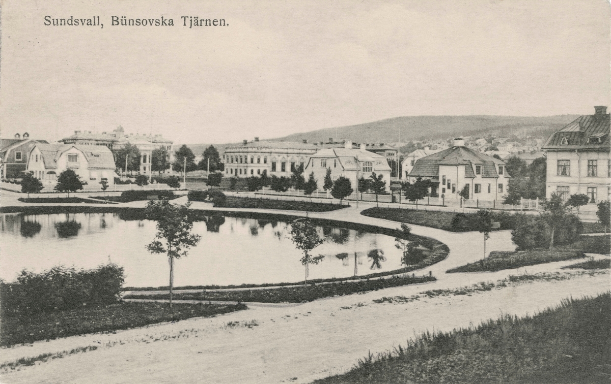 Bildtext till vykort "Sundsvall. Bünsowska Tjärnen."