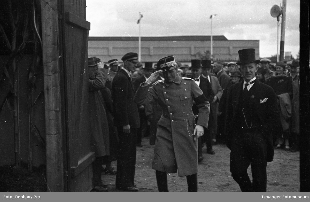 Kronprins Olav på besøk i Levanger under byjubileet i 1936.