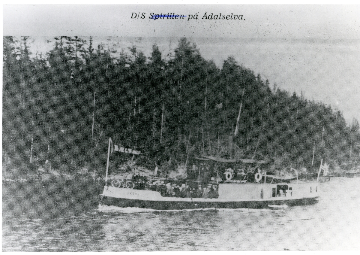 Båtene D/S Bægna, 1868-1929, og D/S Spirillen som gikk mellom Heen i Ådal, Ringerike og Sørum, Sør-Aurdal.