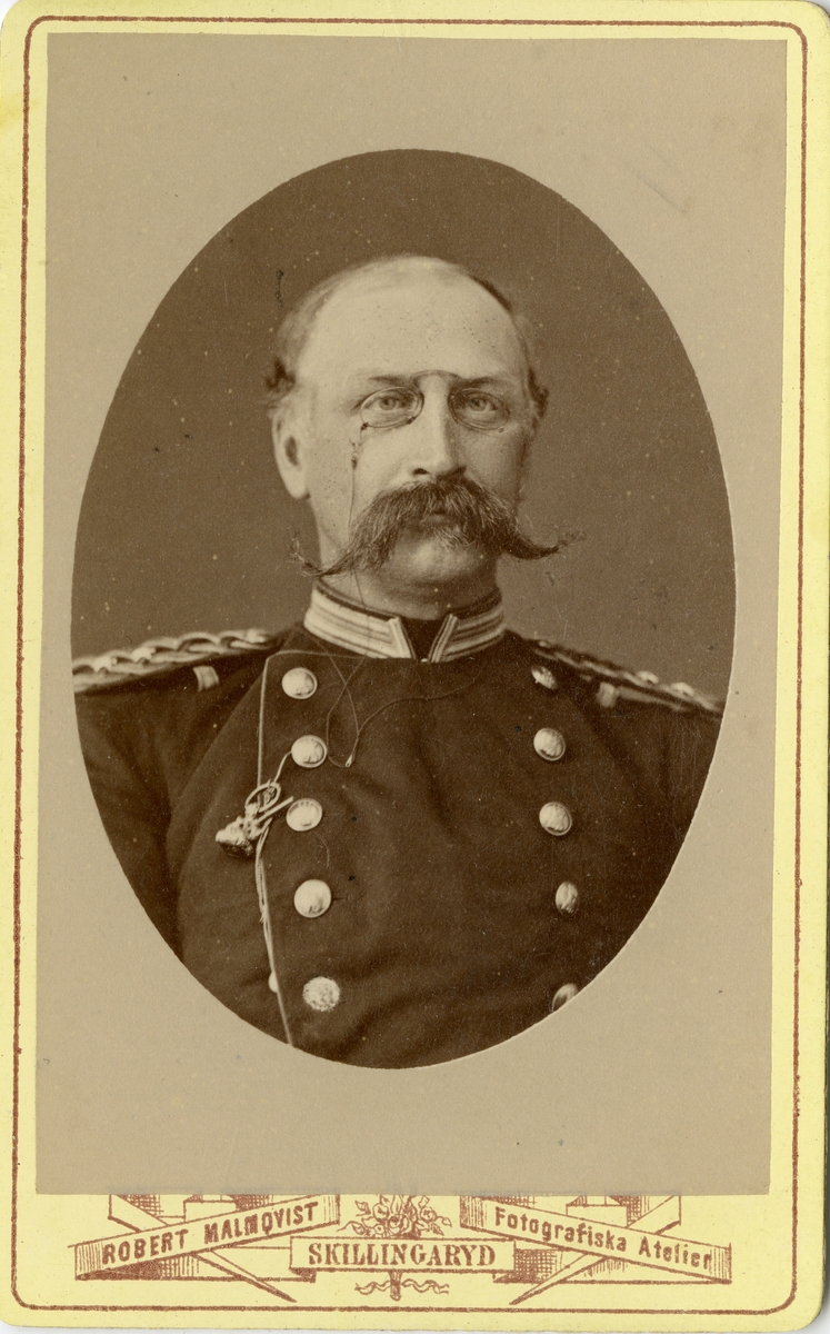 Porträtt av Carl Casper Reinhold Nordenskjöld, löjtnant vid Jönköpings regemente I 12.

Se även bild AMA.0008122.