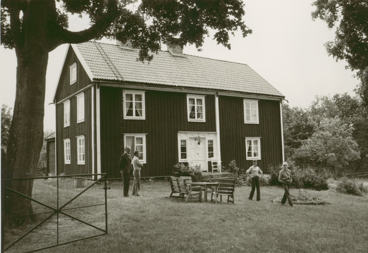 Huvudbyggnaden på en gård i Sjöändemåla.
