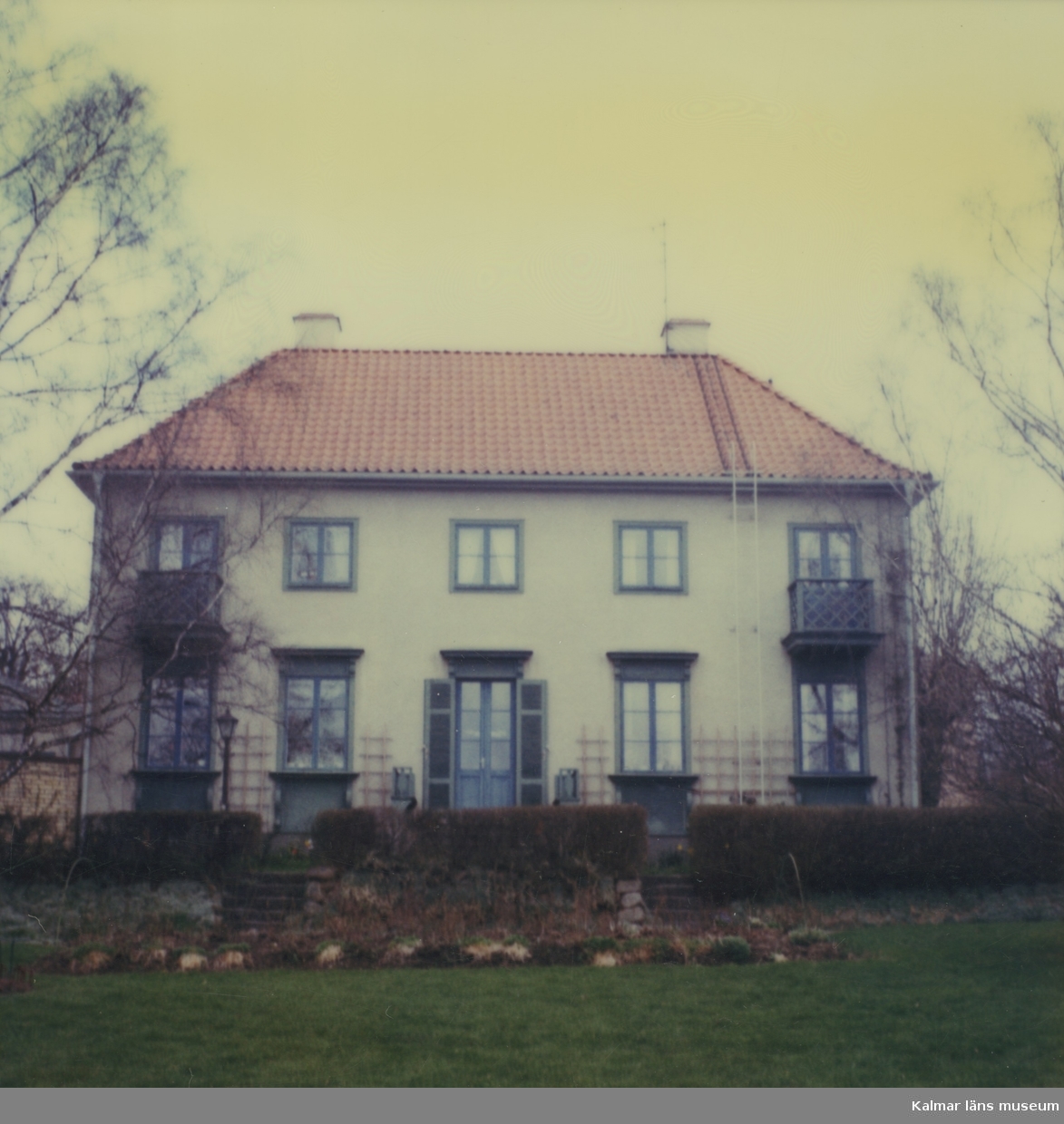 Villan heter Kettorp. Befinner sig i Vimmerby ritad av Ragnar Östberg.
Fasaden mot gården.