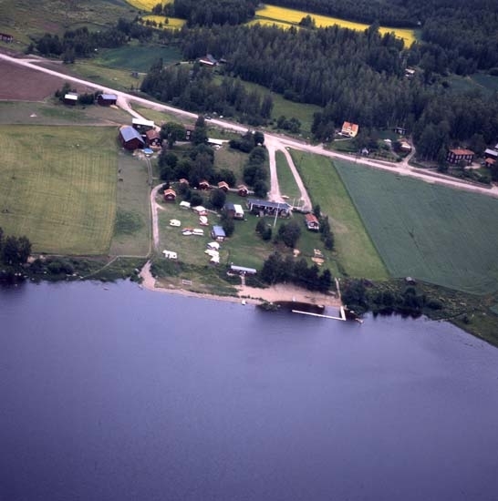 Flygfoto av Vevlinge Camping i Bollnäs 1977.