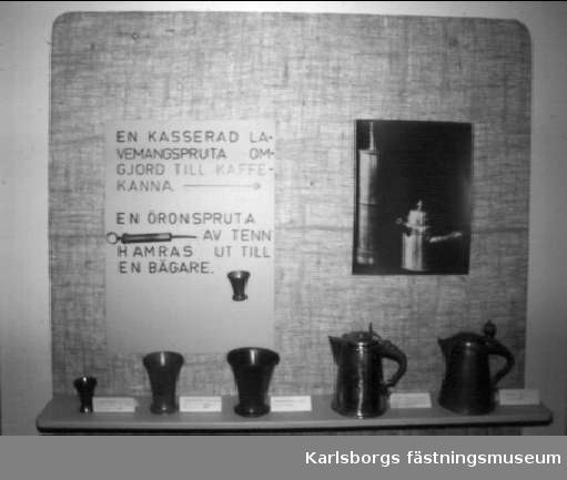 Karlsborgs museum. Utställningen "Falska och äkta antikviteter" år 1974. Diabild.