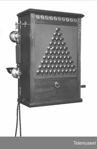 Telefonsentral, magneto pyramideveksler, 10 d.lj. 18.12.13. Elektrisk Bureau.