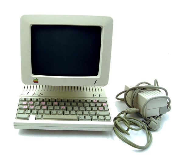 Enl. liggare:
"Liten dator -Apple IIc- 3st instruktions böcker, liten skärm-tangentbord,
Böckerna är : användar handbok, Installera Pc-guid .
