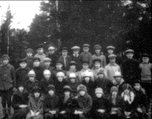 Gräshult, Gröna Lidens skola, klass 5 och 6 år 1926 - 27. John Grönberg längst till vänster.  För namnlista se bilaga till 53493. Förstoring 27 x 40 cm. Neg finns.