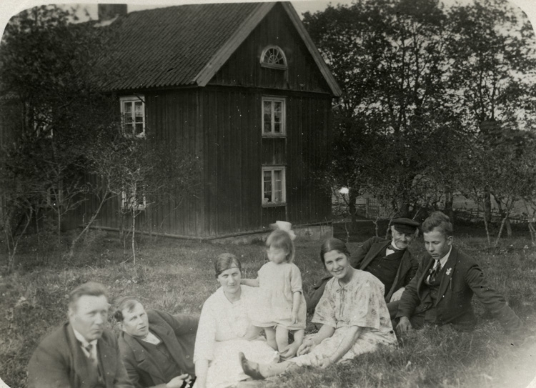 Pingsten 1924.
Valkeberg, Fredsbergs socken.
Familjen Granqvist, Carlsson och Paul Granqvist.