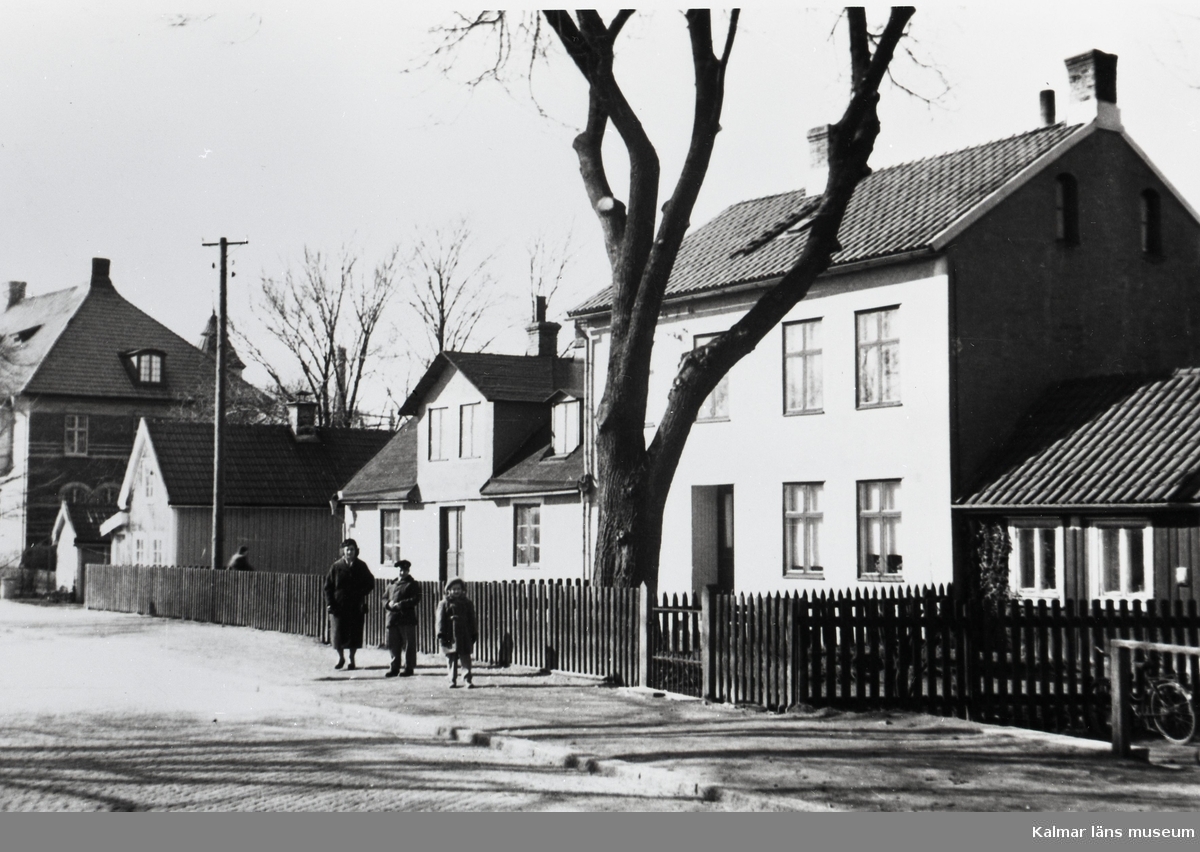 Södra Vägen 48, 1955. Till vänster i bild syns gasverksvillan.