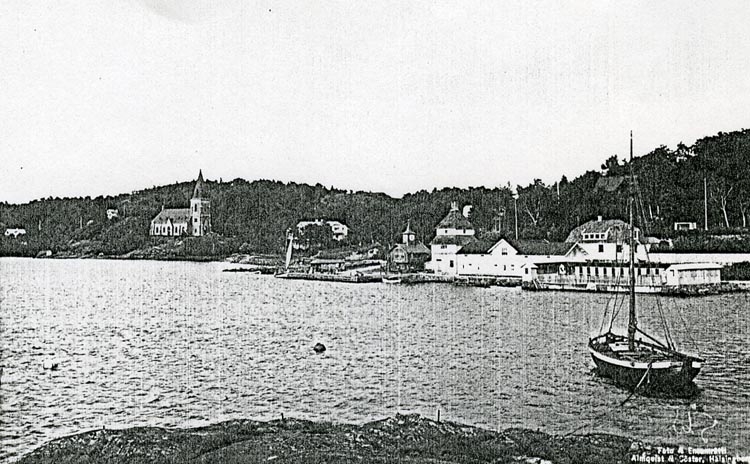 Enligt Bengt Lundins noteringar: "Havsbad från Ljungholmen med en båt.".